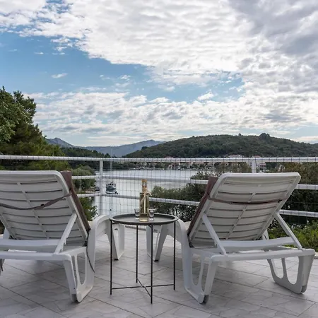 Apartment By The Sea Zrnovska Banja, Korcula - 9705 *